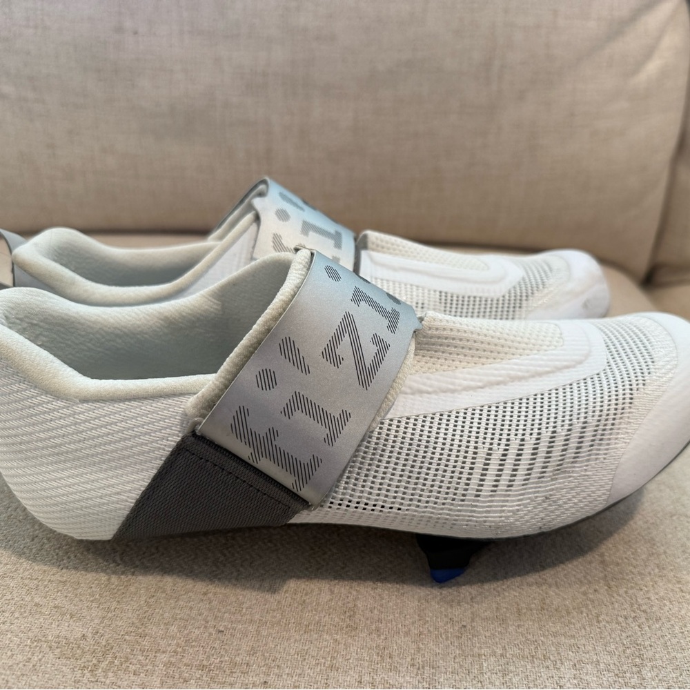 Fizik transiro hydra aeroweave carbon triathlon shoes.